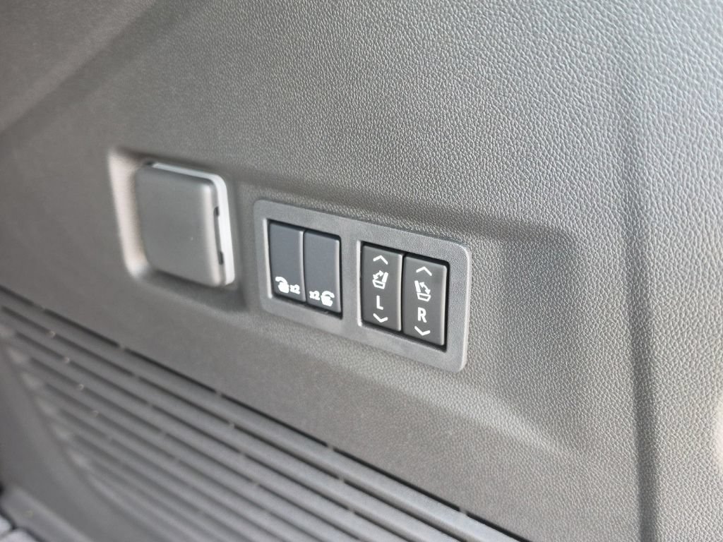 New 2026 GMC Yukon Denali AWD/4WD image 12