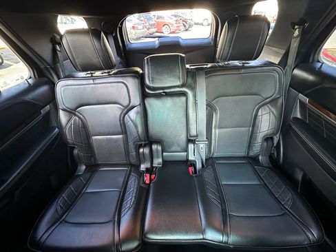Used 2017 Ford Explorer Platinum image 34