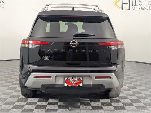 Used 2023 Nissan Pathfinder SL w/ Black Appearance Package image 6