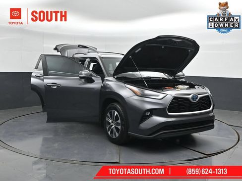 Used 2024 Toyota Highlander XLE AWD/4WD image 59