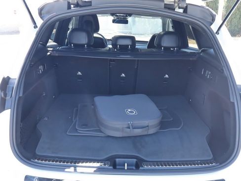 Used 2025 Mercedes-Benz GLC 350e 4MATIC image 34
