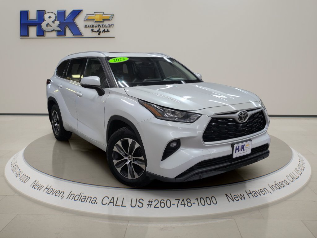 Used 2022 Toyota Highlander XLE AWD/4WD image 1