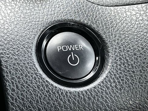 Used 2025 Toyota Camry SE image 19