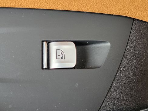 Used 2024 BMW X3 sDrive30i w/ Convenience Package RWD image 18