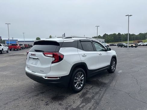 Used 2024 GMC Terrain SLT AWD/4WD image 3