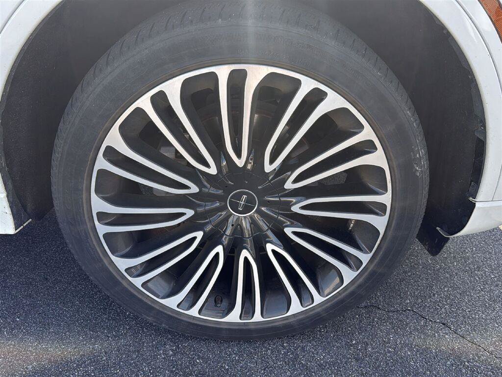 Used 2022 Lincoln Aviator Black Label w/ Dynamic Handling Package AWD/4WD image 12