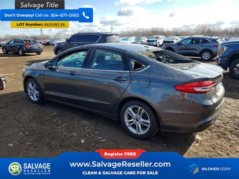 Used 2018 Ford Fusion SE w/ Fusion SE Technology Package FWD image 3