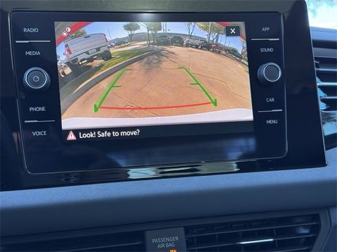 Certified 2025 Volkswagen Jetta SE image 17