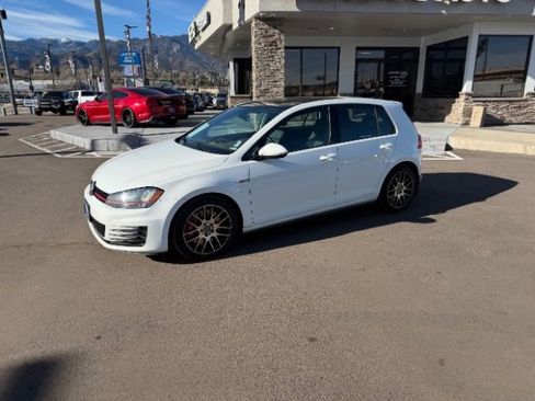 Used 2016 Volkswagen GTI SE image 3