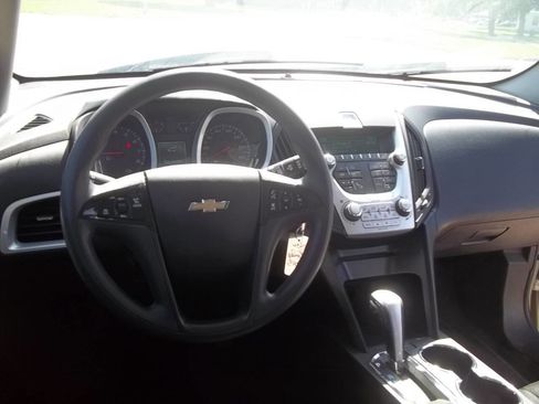 Used 2015 Chevrolet Equinox LS image 9