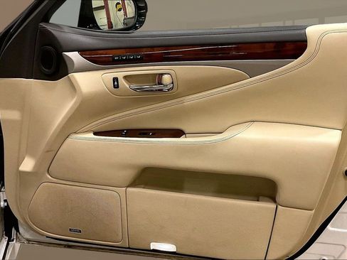 Used 2015 Lexus LS 460 AWD w/ Comfort Package image 25