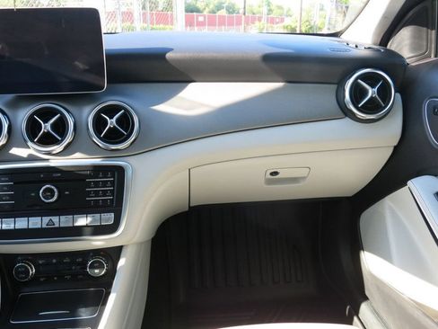 Used 2020 Mercedes-Benz GLA 250 4MATIC image 20