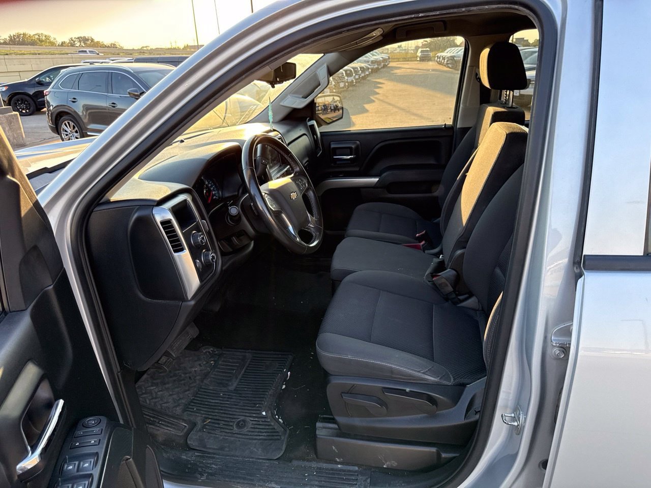 Used 2018 Chevrolet Silverado 1500 LT AWD/4WD image 18