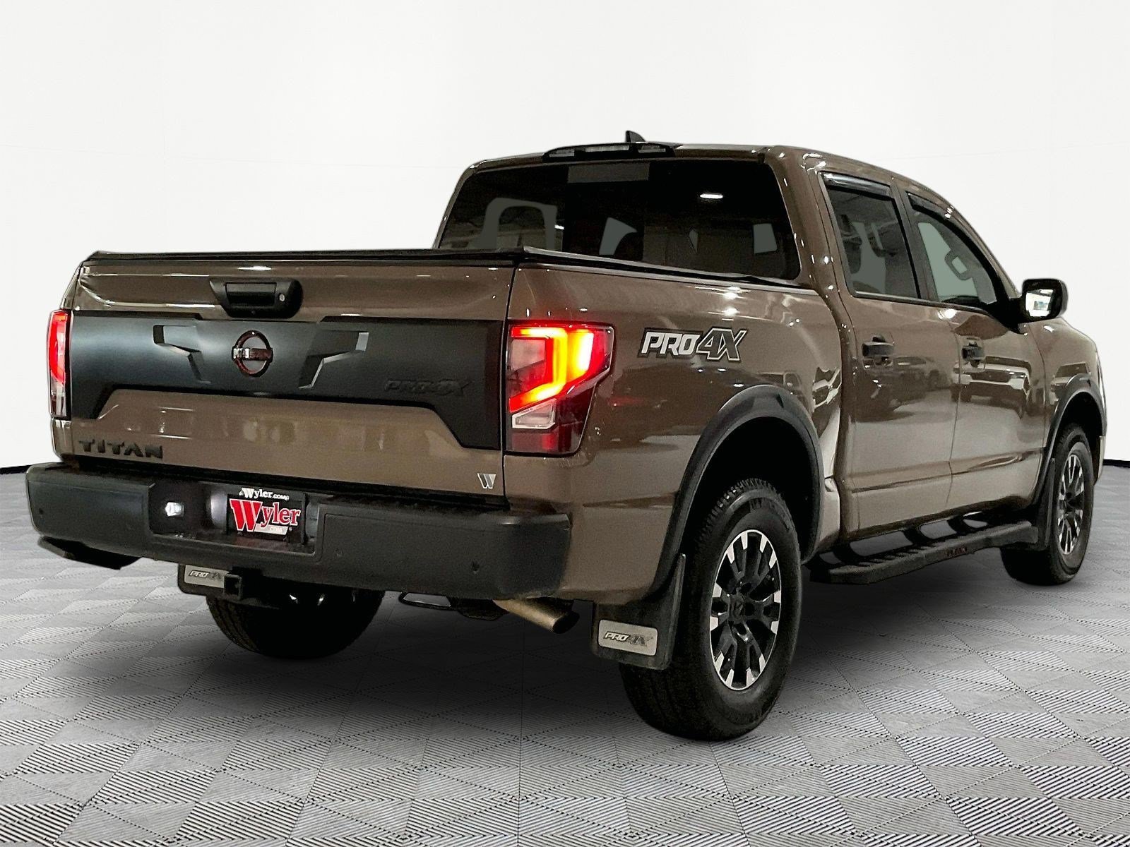 Used 2023 Nissan Titan PRO-4X w/ Pro-4x Utility Package AWD/4WD image 6