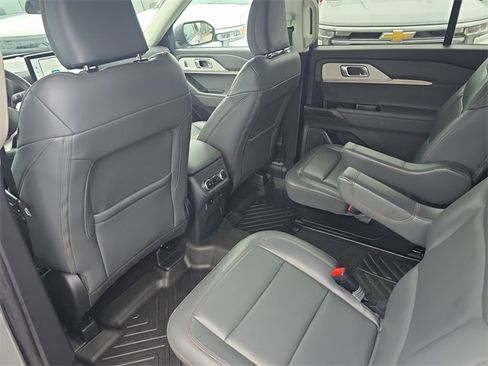 Used 2025 Ford Explorer Active w/ Active Comfort Package image 12