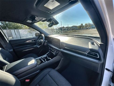 Used 2024 Chevrolet Traverse LS image 29