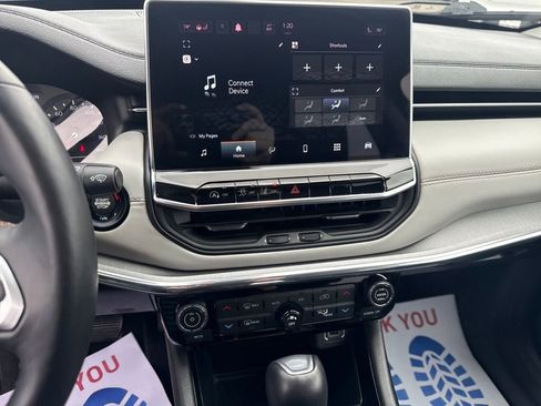 Used 2022 Jeep Compass Limited image 19