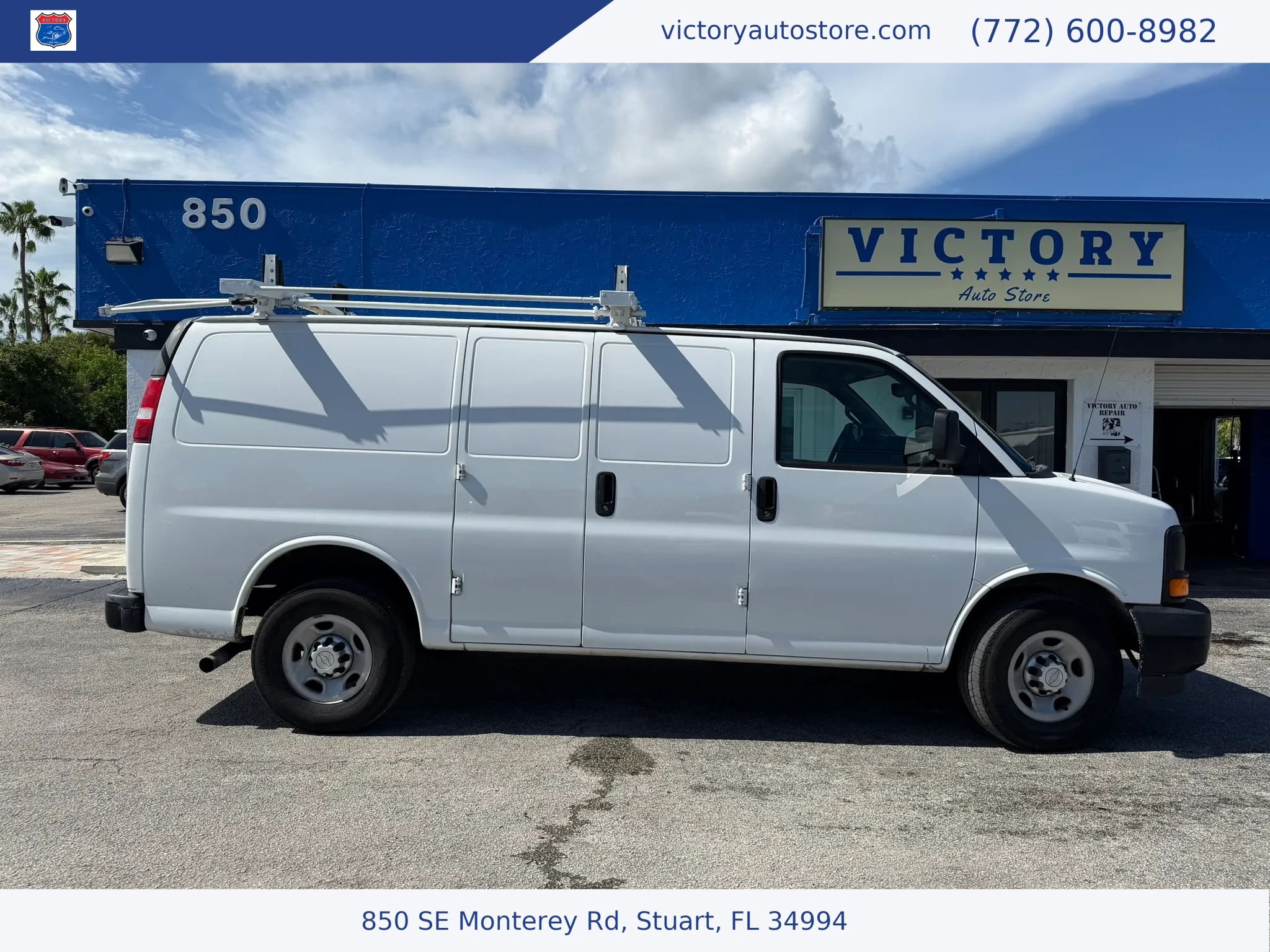 Used 2017 Chevrolet Express 2500 RWD image 2