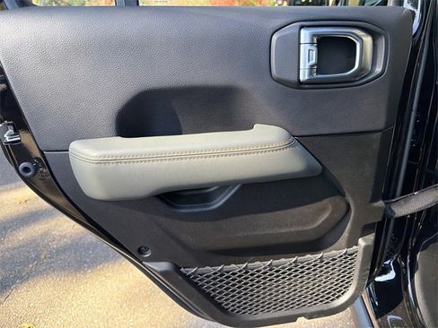 Used 2024 Jeep Gladiator Mojave image 20