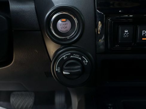 Used 2024 Nissan Titan SV w/ SV Bronze Edition Package AWD/4WD image 32