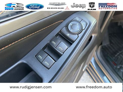 Used 2018 Chevrolet Traverse LT FWD image 11