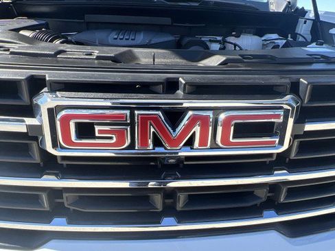 Used 2024 GMC Acadia Elevation image 30