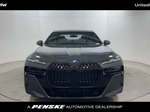 New 2026 BMW 750e xDrive w/ Executive Package image 3