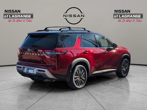 Used 2025 Nissan Pathfinder SL w/ SL Premium Package FWD image 6