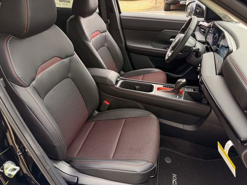 New 2026 Nissan Kicks SR image 11