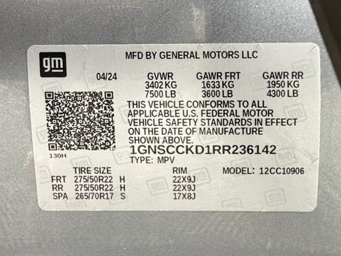 Used 2024 Chevrolet Suburban LT w/ Luxury Package RWD image 16