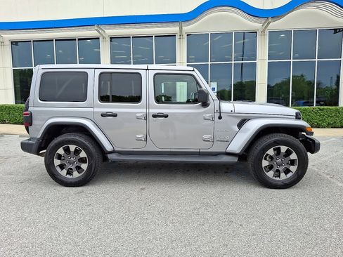 Used 2018 Jeep Wrangler Unlimited Sahara AWD/4WD image 7