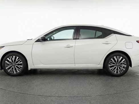 Used 2025 Nissan Altima 2.5 SV image 5