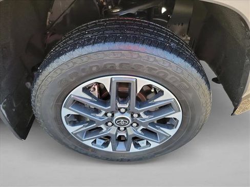 Used 2024 Toyota Tundra Limited w/ Power Package AWD/4WD image 10