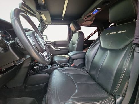 Used 2015 Jeep Wrangler Rubicon w/ Power Convenience Group AWD/4WD image 9