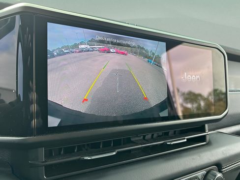 Used 2024 Jeep Wrangler Unlimited Rubicon 4xe image 20