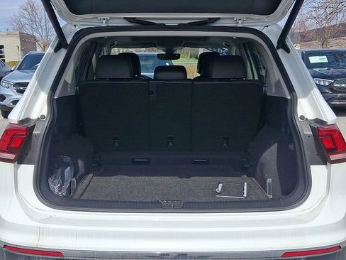 Used 2022 Volkswagen Tiguan SE w/ Panoramic Sunroof Package image 30