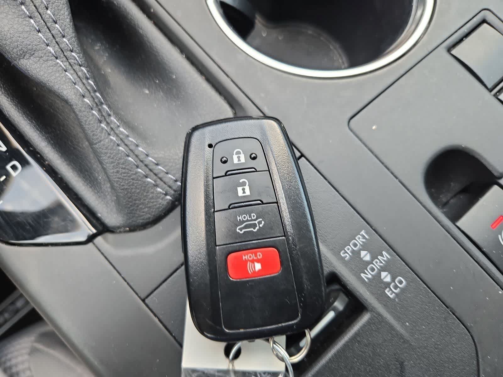 Used 2023 Toyota Highlander LE FWD image 31