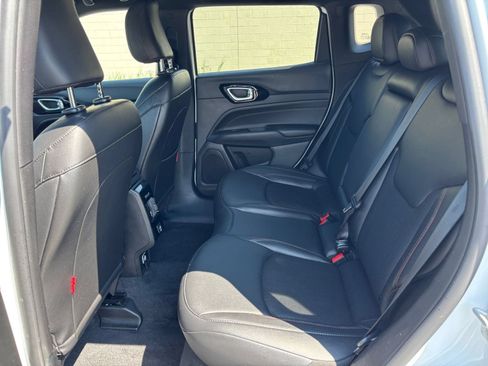 Used 2025 Jeep Compass Trailhawk AWD/4WD image 21