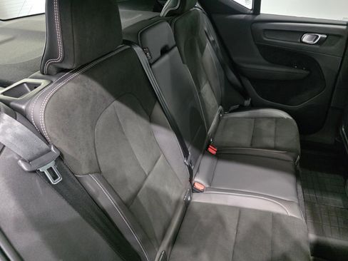 Used 2021 Volvo XC40 T5 R-Design w/ Protection Package Premier image 23