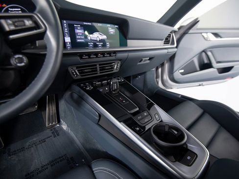 Certified 2021 Porsche 911 Carrera image 31