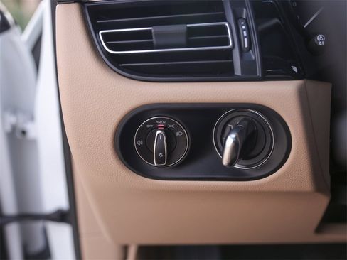 Used 2025 Porsche Macan image 21