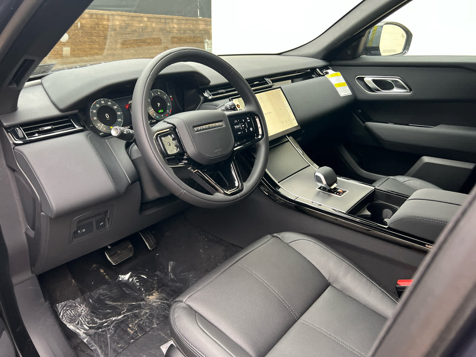Used 2025 Land Rover Range Rover Velar Dynamic SE AWD/4WD image 12