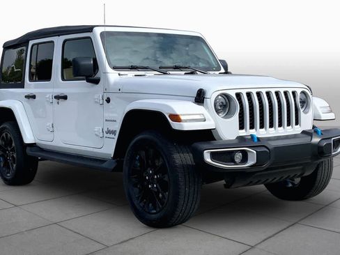 Used 2023 Jeep Wrangler Unlimited Sahara w/ Cold Weather Group AWD/4WD image 3