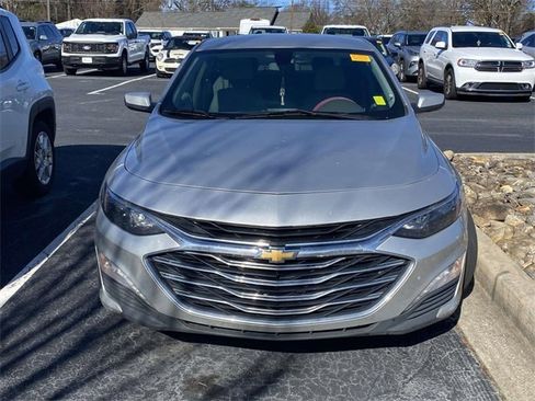 Used 2020 Chevrolet Malibu LT image 2