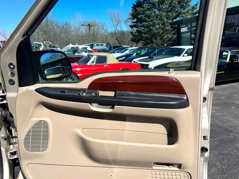 Used 2005 Ford Excursion Limited image 18