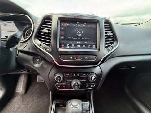 Used 2021 Jeep Cherokee Latitude Lux w/ Comfort/Convenience Group FWD image 24