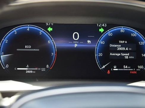 Used 2026 Toyota Corolla Cross XLE w/ Convenience Package FWD image 25