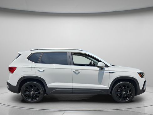 Certified 2023 Volkswagen Taos SE FWD image 6