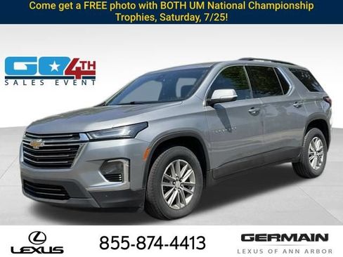 Used 2023 Chevrolet Traverse LT w/ Rear Camera Mirror Package AWD/4WD image 1