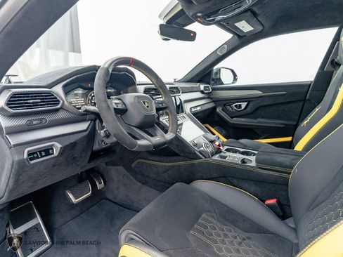 Used 2023 Lamborghini Urus Performante AWD/4WD image 26